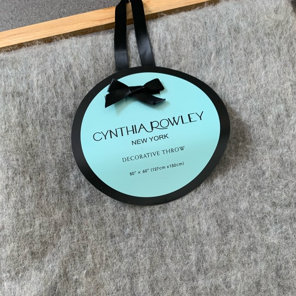 Throw - Picture 3 of 4